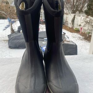 Bogs Black kids size 5 Winter Snow Boots